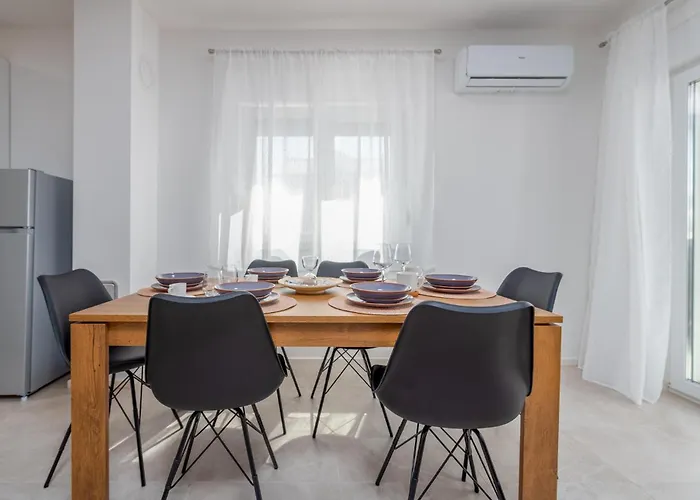 Lovely In With Wifi Апартаменты
