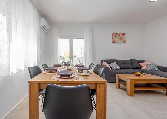 Lovely In With Wifi Apartman Povljana