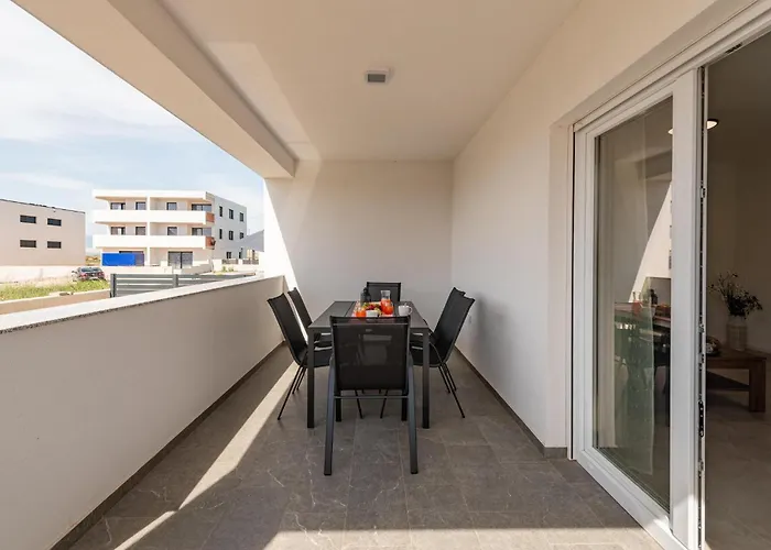 Lovely In With Wifi Apartman