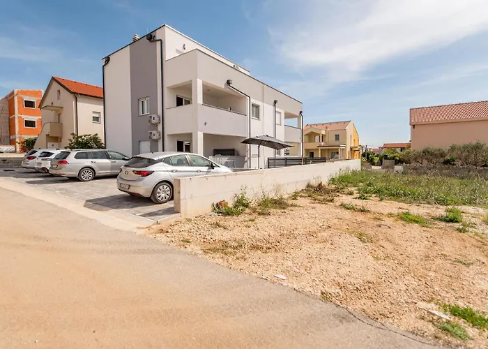 Lovely In With Wifi Apartman