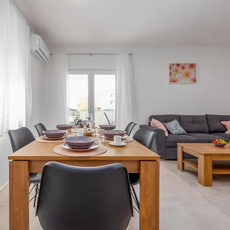 Lovely In With Wifi Apartman Povljana