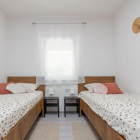 Lovely In With Wifi Apartmán Povljana